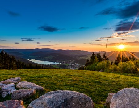 Umgebung des Feldberg im Sommer bei Sonnenuntergang